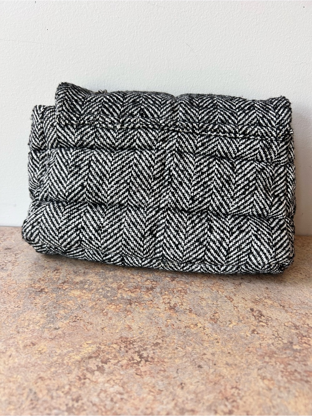 ZARA like new Herringbone Quilted Shoulder Purse with Chain - Picture 5 of 11